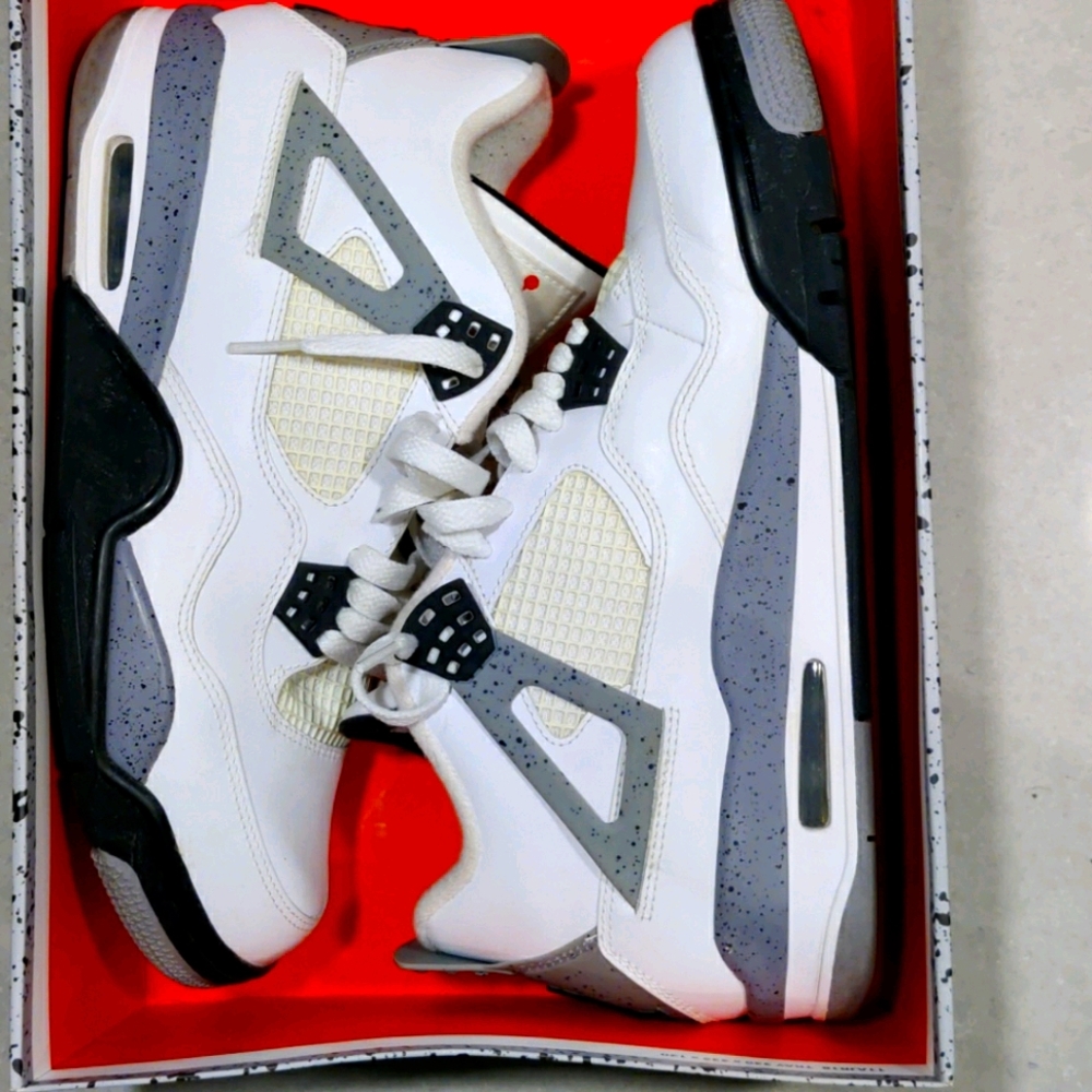 Air Jordan 4 Retro